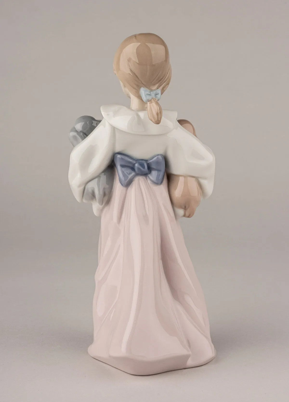 Lladró Porzellanfigur – Arms Full of Love | Mutterglück mit Kind & Hunden
