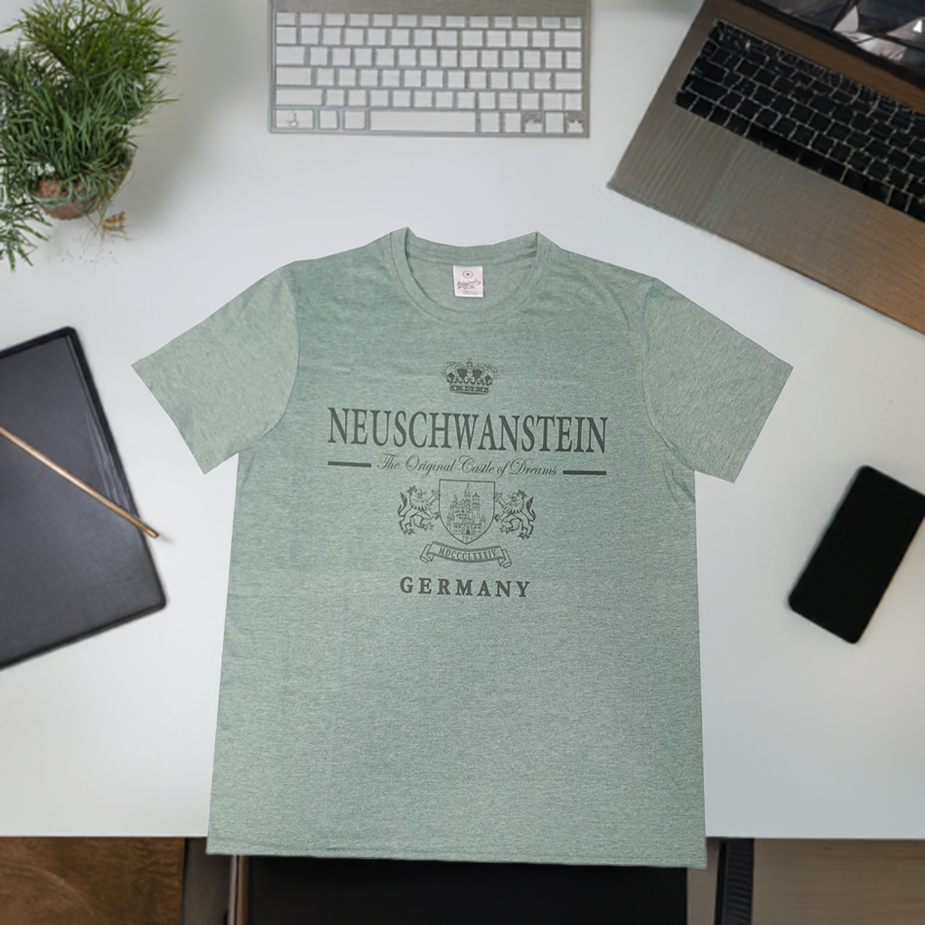 T-Shirt Schloss Neuschwanstein Grün – Kurzarm Shirt für Erwachsene | Bayern Souvenir kaufen