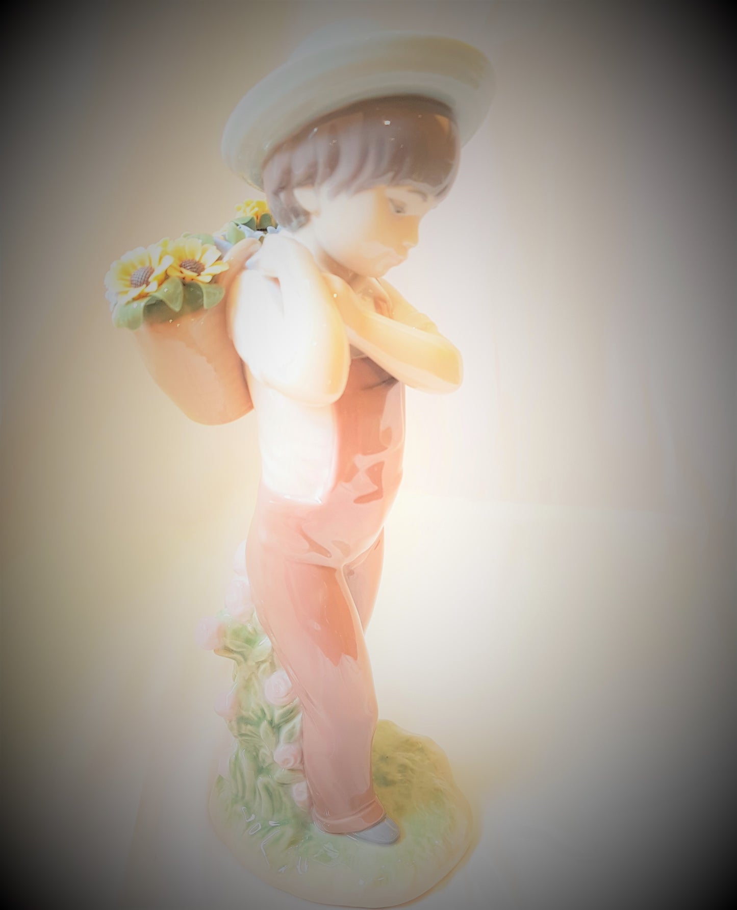 Lladró Porzellanfigur – Gathering Flowers | Anmut & Handwerkskunst