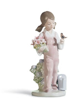 Lade das Bild in den Galerie-Viewer, Lladró Porzellan Spring Mädchen mit Blumenstrauß und Vogel
