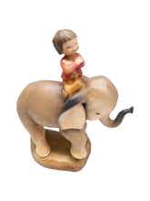 Lade das Bild in den Galerie-Viewer, Holzfigur High Riding 4 - Elephant with Kid

