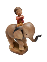 Lade das Bild in den Galerie-Viewer, Holzfigur High Riding 4 - Elephant with Kid