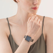 Lade das Bild in den Galerie-Viewer, Armbanduhr Iconic Square Anthrazit Perlmutt Milanaise Edelstahl Anthrazit
