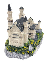 Lade das Bild in den Galerie-Viewer, Modell Schloss Neuschwanstein mit Kutsche- Castle Neuschwanstein with Horse Carriage
