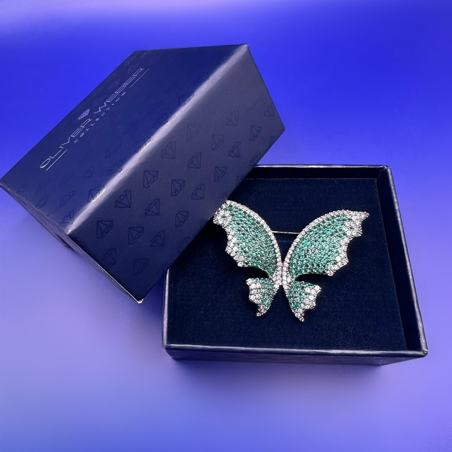 Oliver Weber Elegante Brosche Chara Green – Stilvoller Schmuck für besondere Anlässe
