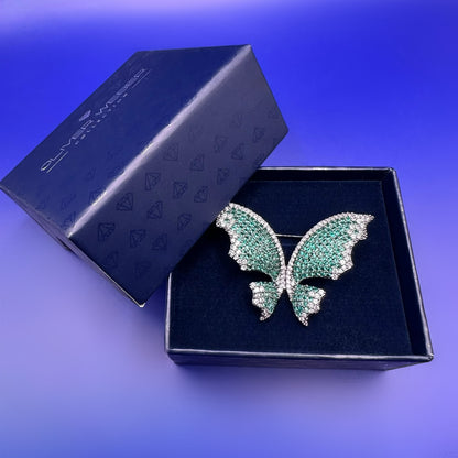 Oliver Weber Elegante Brosche Chara Green – Stilvoller Schmuck für besondere Anlässe