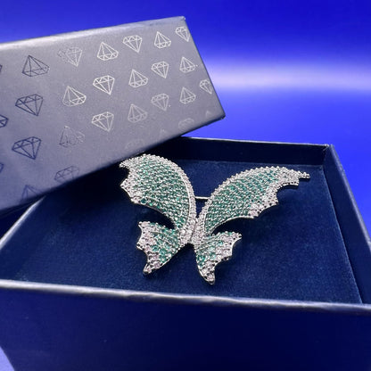 Oliver Weber Elegante Brosche Chara Green – Stilvoller Schmuck für besondere Anlässe