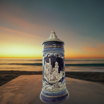Schloss Neuschwanstein Krug Blau mit Heraldik und Zinndeckel – 500ml Sammlerkrug