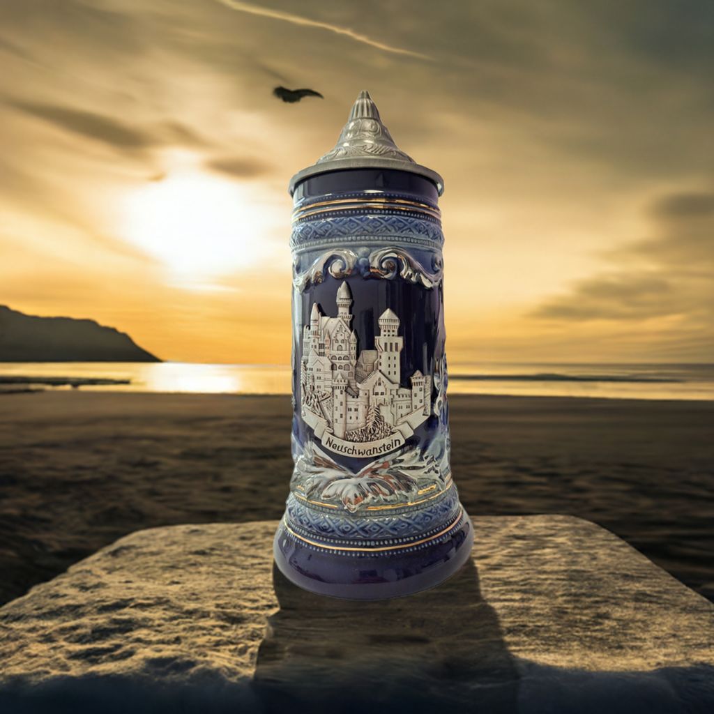 Schloss Neuschwanstein Krug Blau mit Heraldik und Zinndeckel – 500ml Sammlerkrug