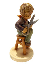 Lade das Bild in den Galerie-Viewer, Hummel Figuren - Little Tailor / Schneiderlein
