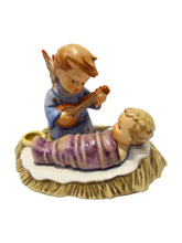 Lade das Bild in den Galerie-Viewer, Hummel Figuren 24/I Lullaby
