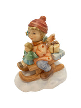 Lade das Bild in den Galerie-Viewer, Hummel Figuren Aus der Bahn - Christmas Delivery
