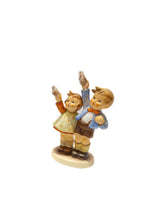 Lade das Bild in den Galerie-Viewer, Hummel Figuren 153 Berlin Airlift
