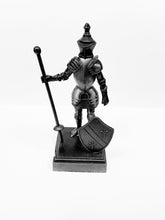 Lade das Bild in den Galerie-Viewer, Motiv Miniatur Spitzer Ritter
